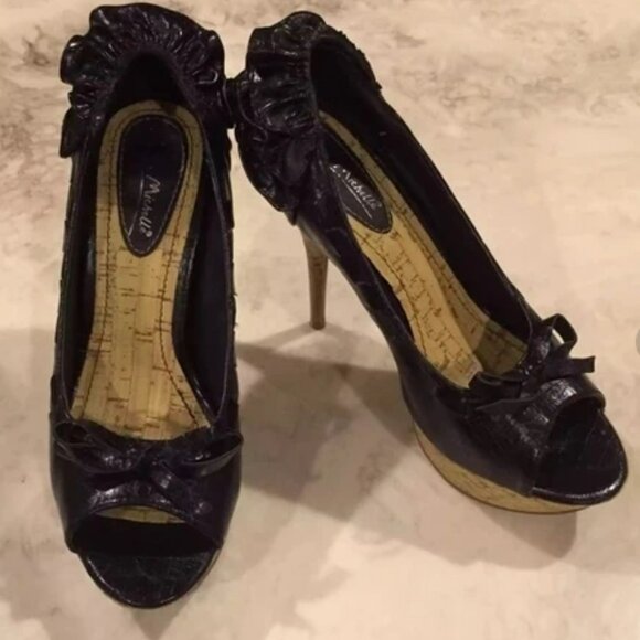 Black ruffle peep toe platform pumps - Picture 1 of 2